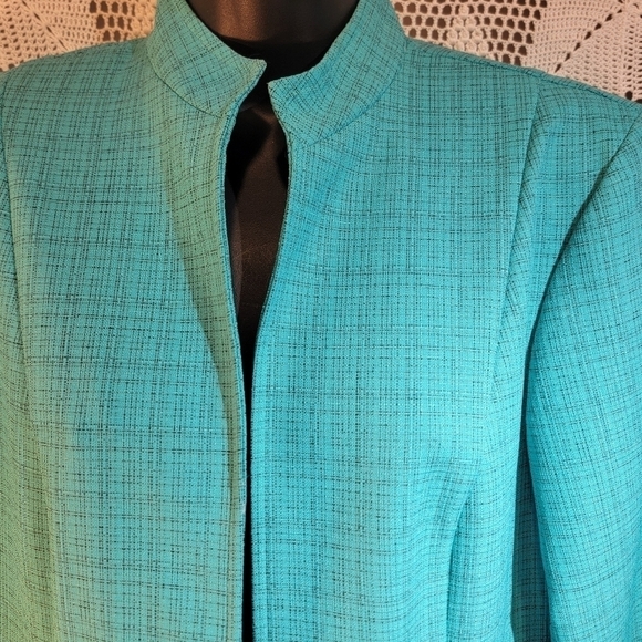 Perceptions new york size 10 jacket blazer. Color is green close to teal - Picture 4 of 12